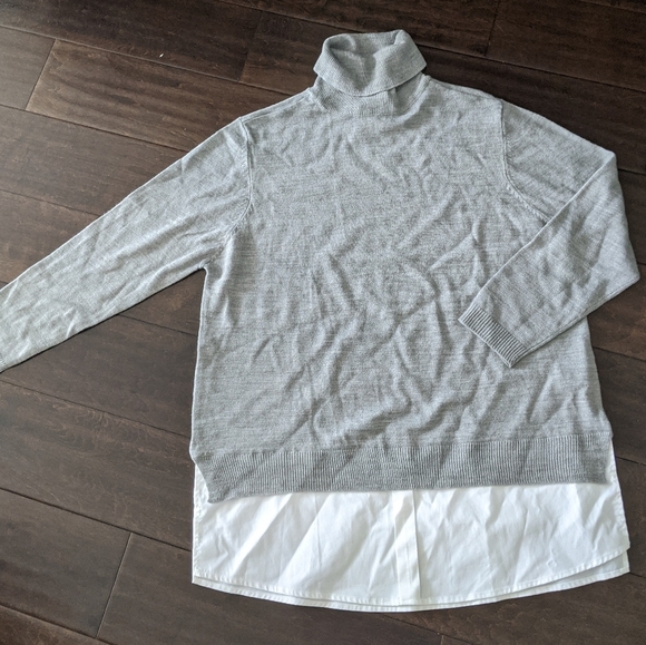 Grey and White Turtleneck - Picture 1 of 3